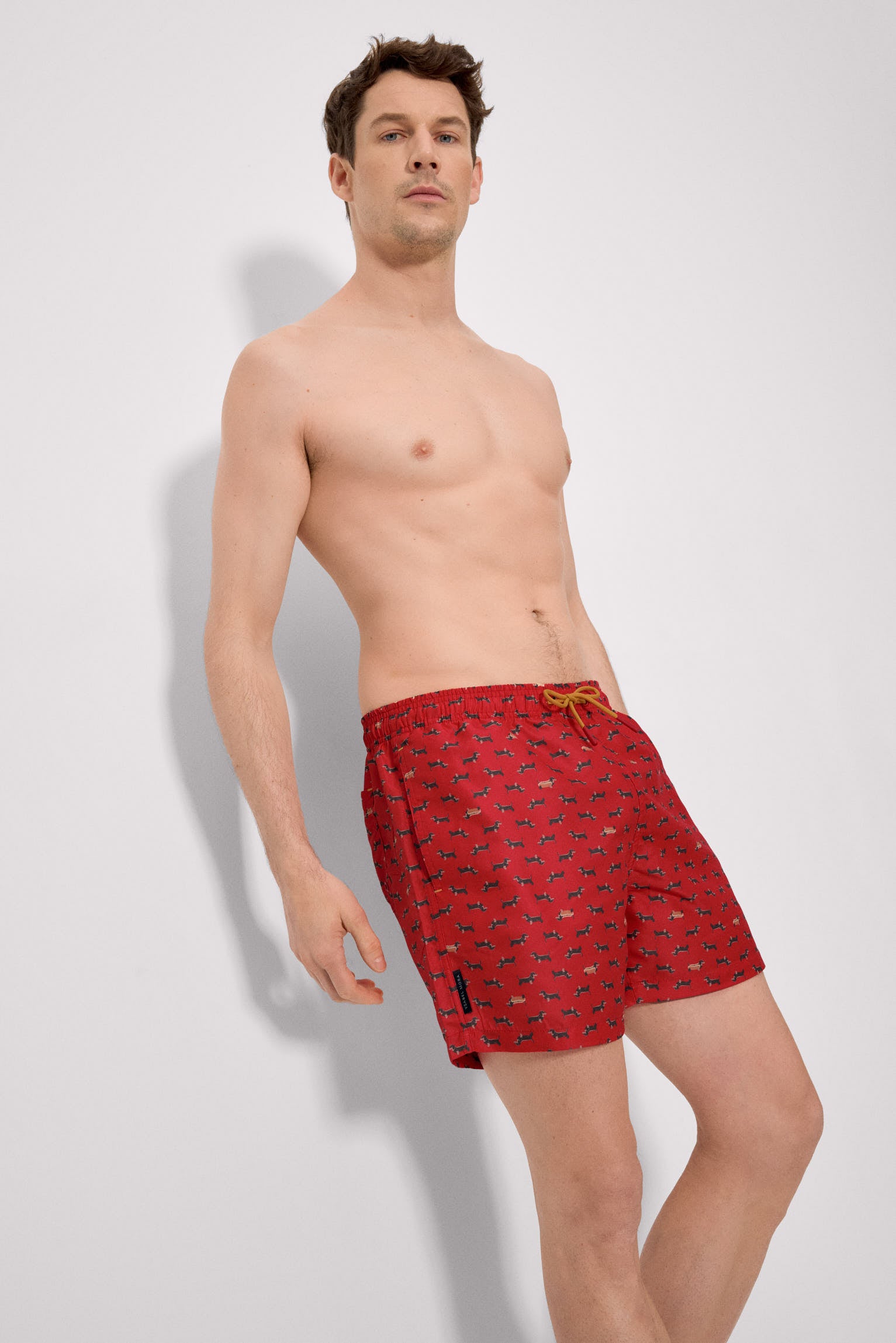 Bañador medio estampado perros salchichas rojo