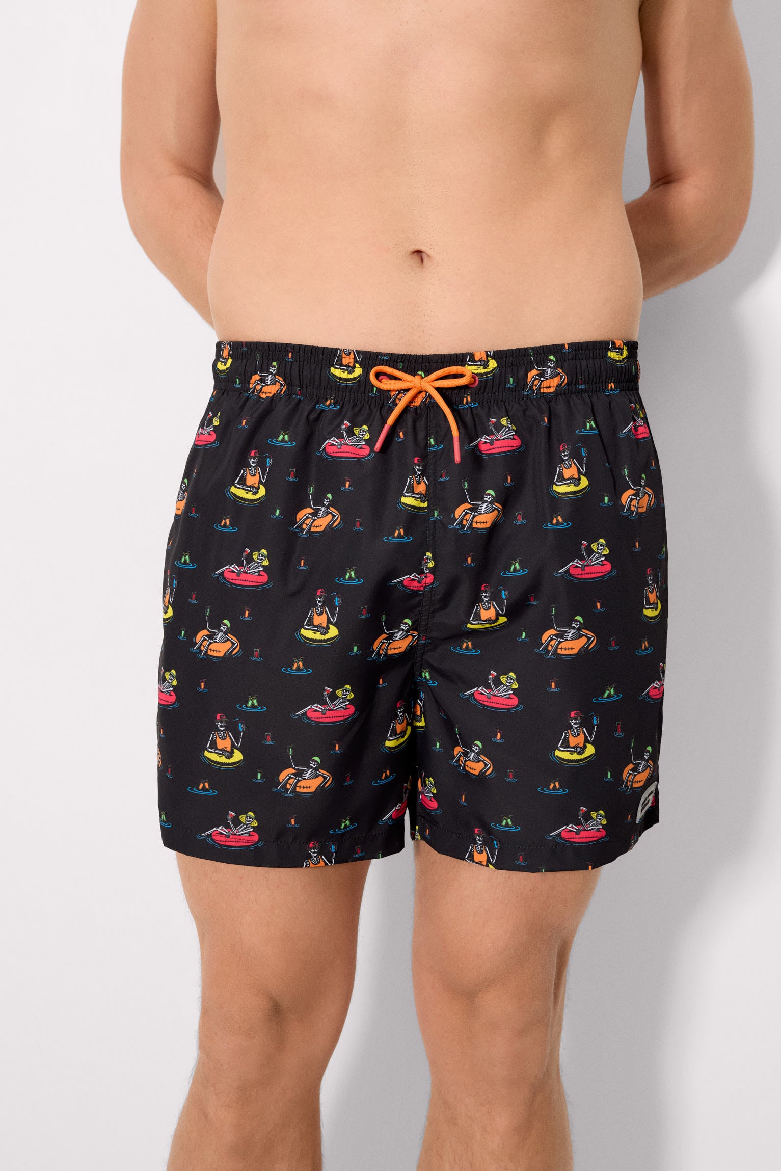 Bañador medio estampado calaveras multicolor Sockarrats