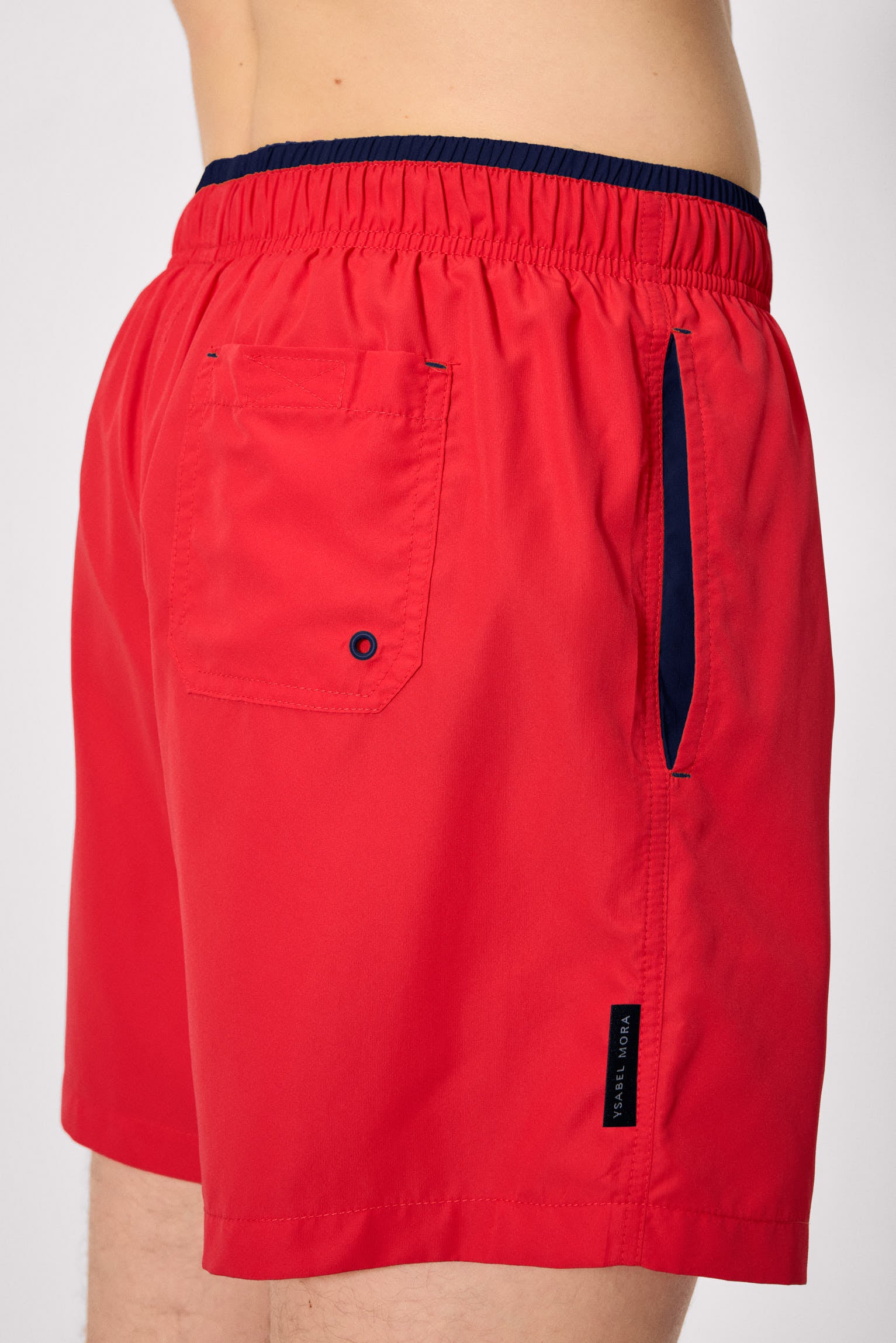 Bañador medio detalle cintura rojo