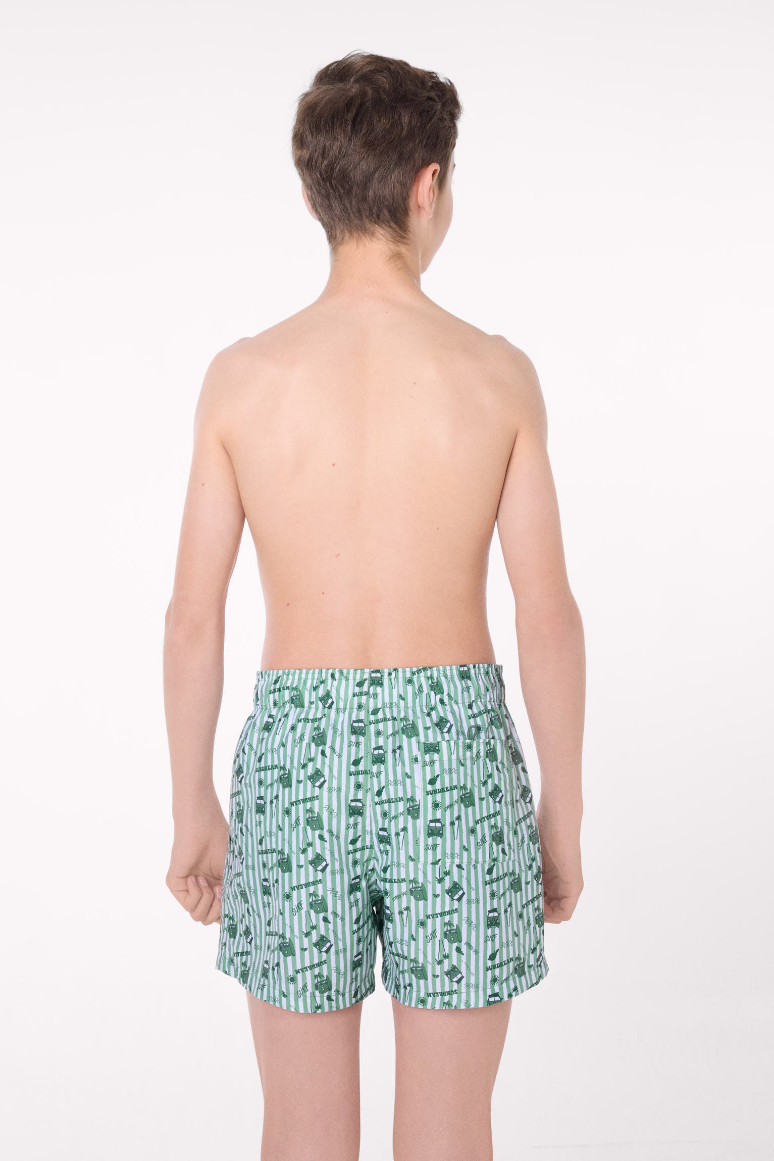 Bañador juvenil corto estampado rayas y motivos veraniegos verde - Ysabel Mora