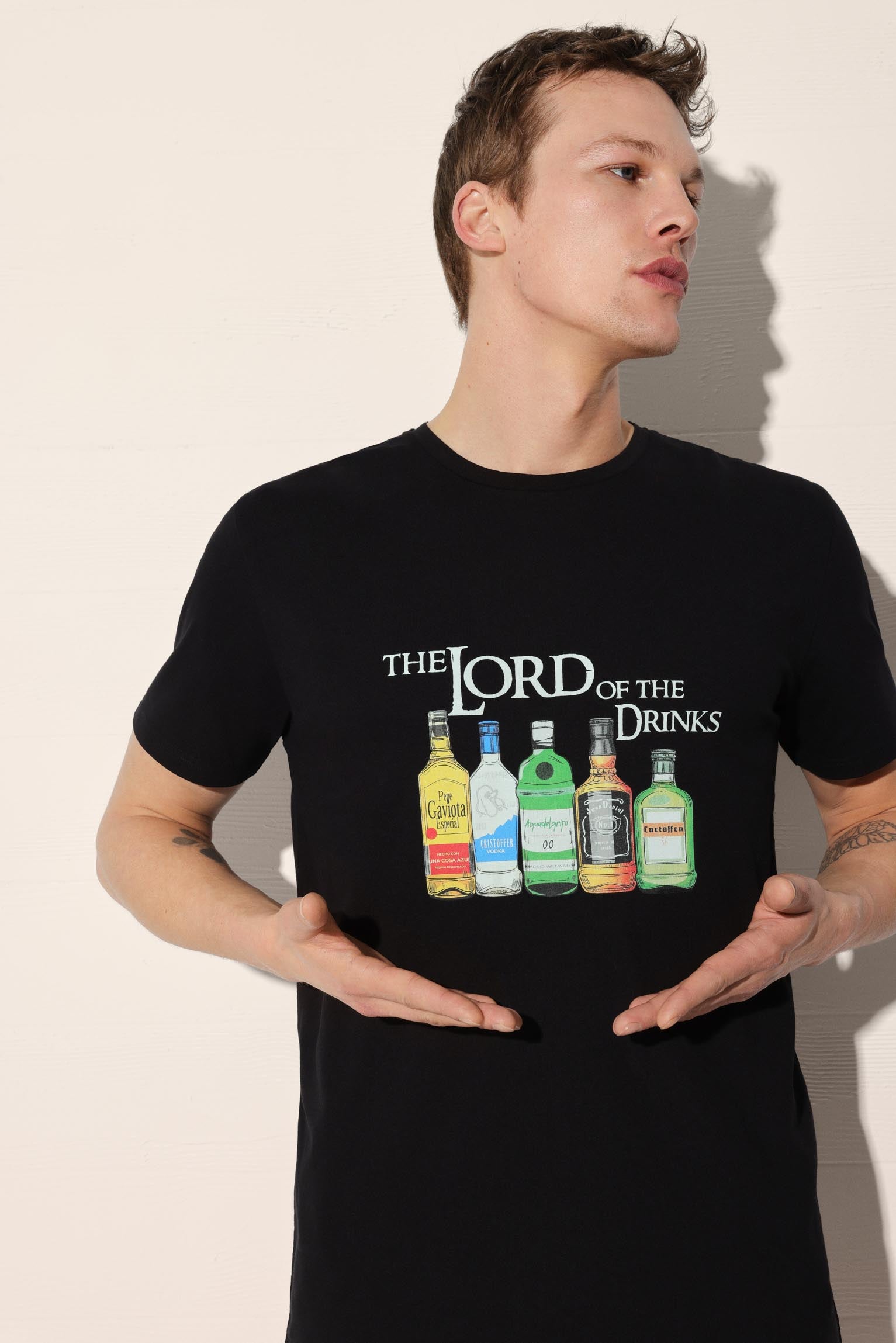 Camiseta hombre estampado botellas