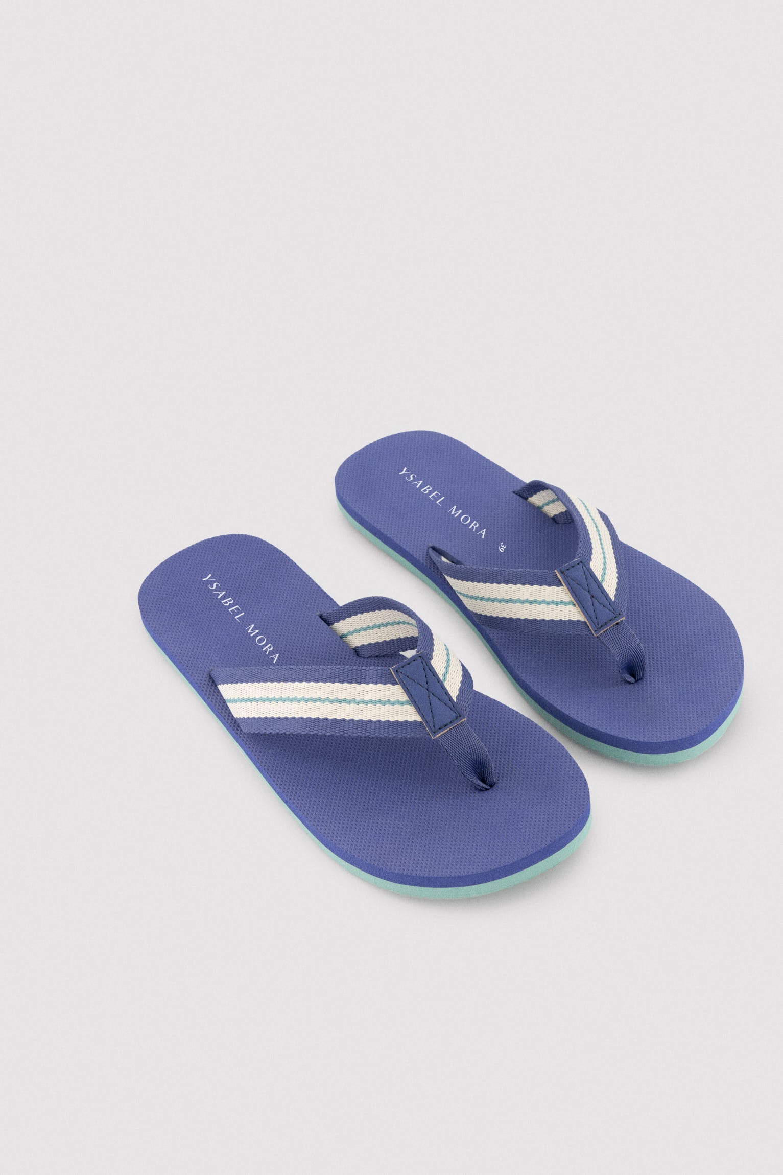 Chanclas hombre tira rayas contrastadas azul
