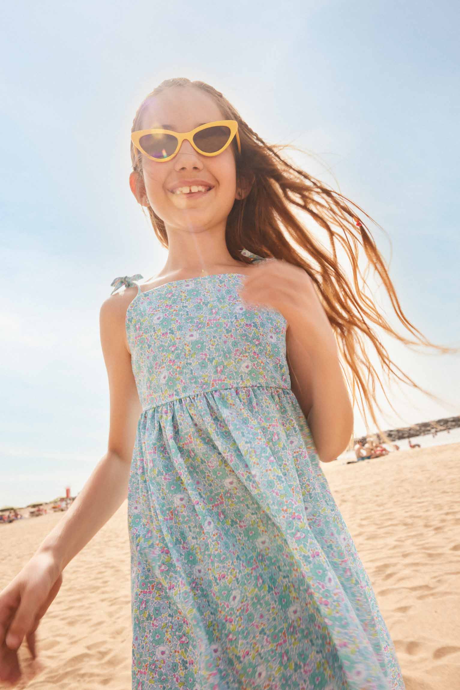 Girl's beach dress with knotted straps and flower print