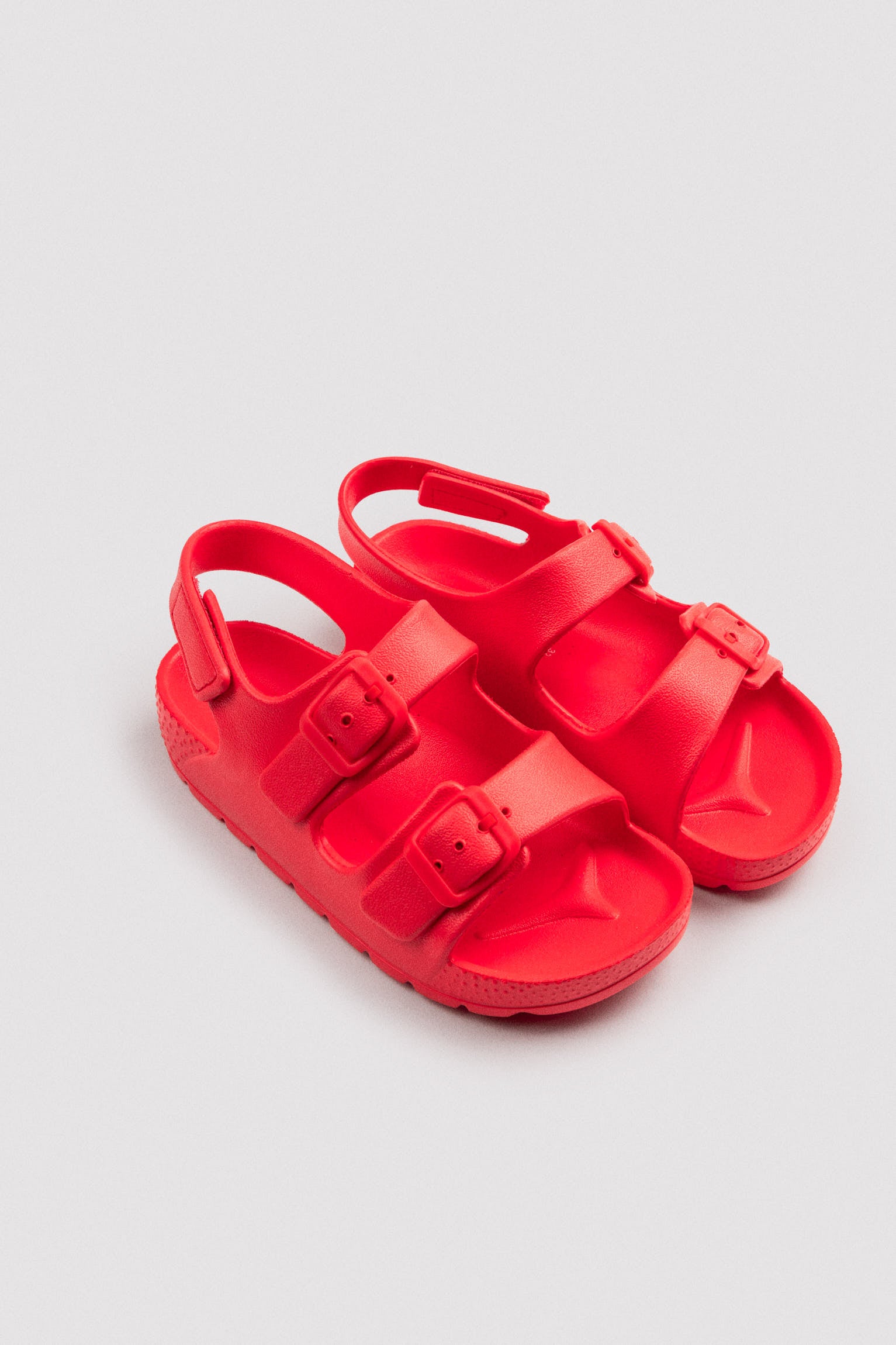 Chaclas infantiles de hebillas ajustables y velcro rojo