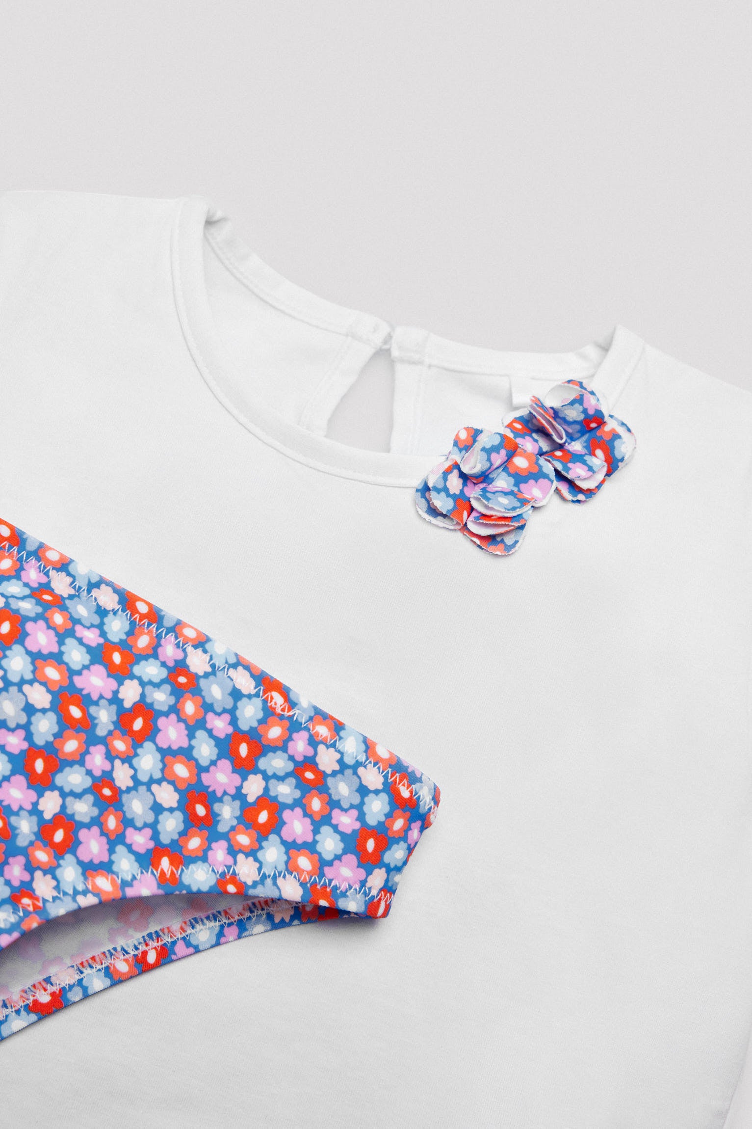 97077-2-set-camiseta-baguita-estampado-flores-nina-ysabel-mora-multicolor