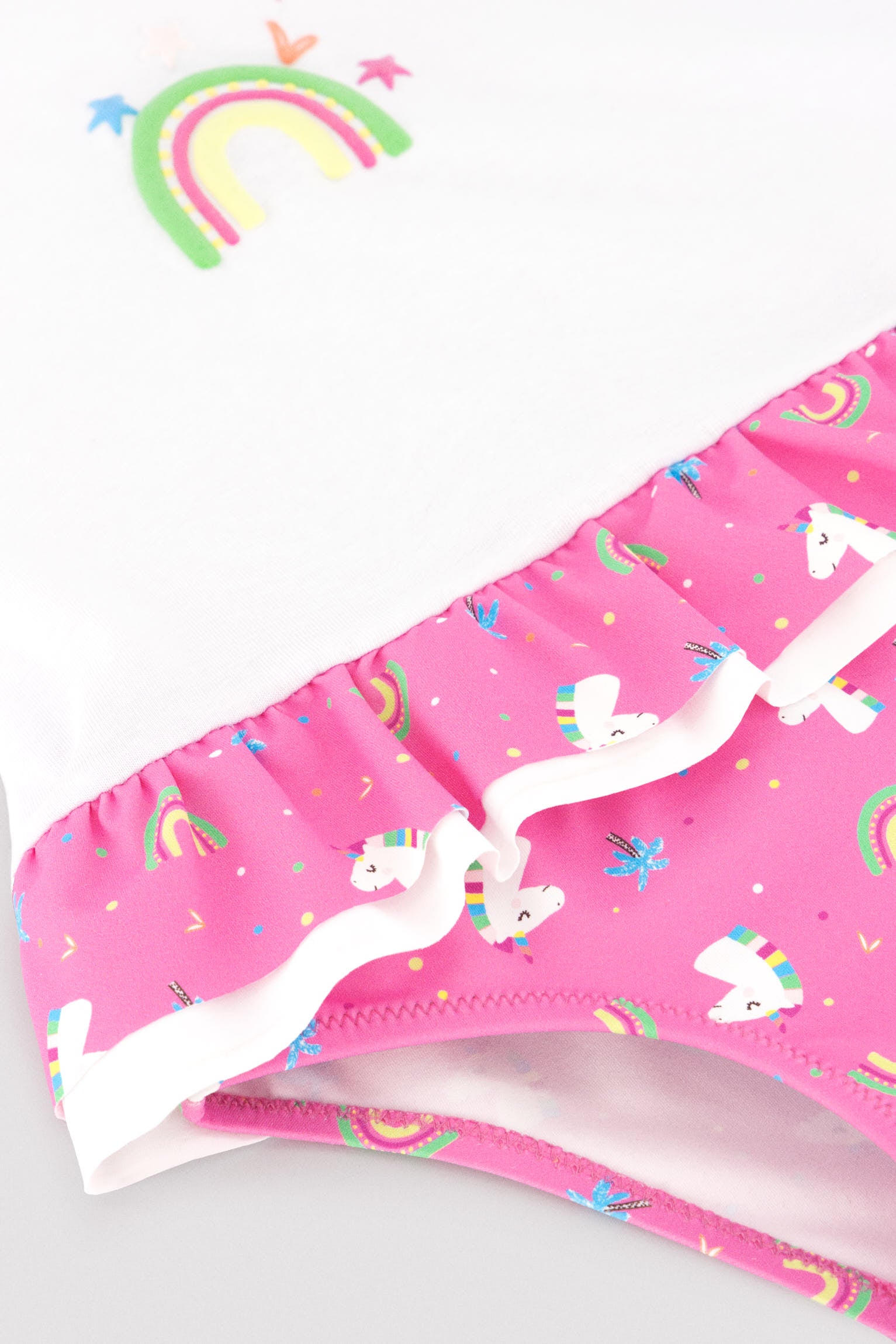 Conjunto bebé camiseta y braguita baño detalles  volantes y lazos estampado unicornios