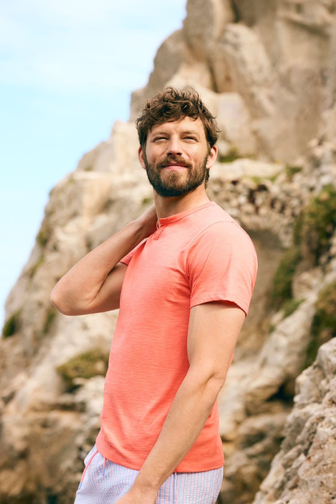 Camiseta manga corta básica cuello panadero coral