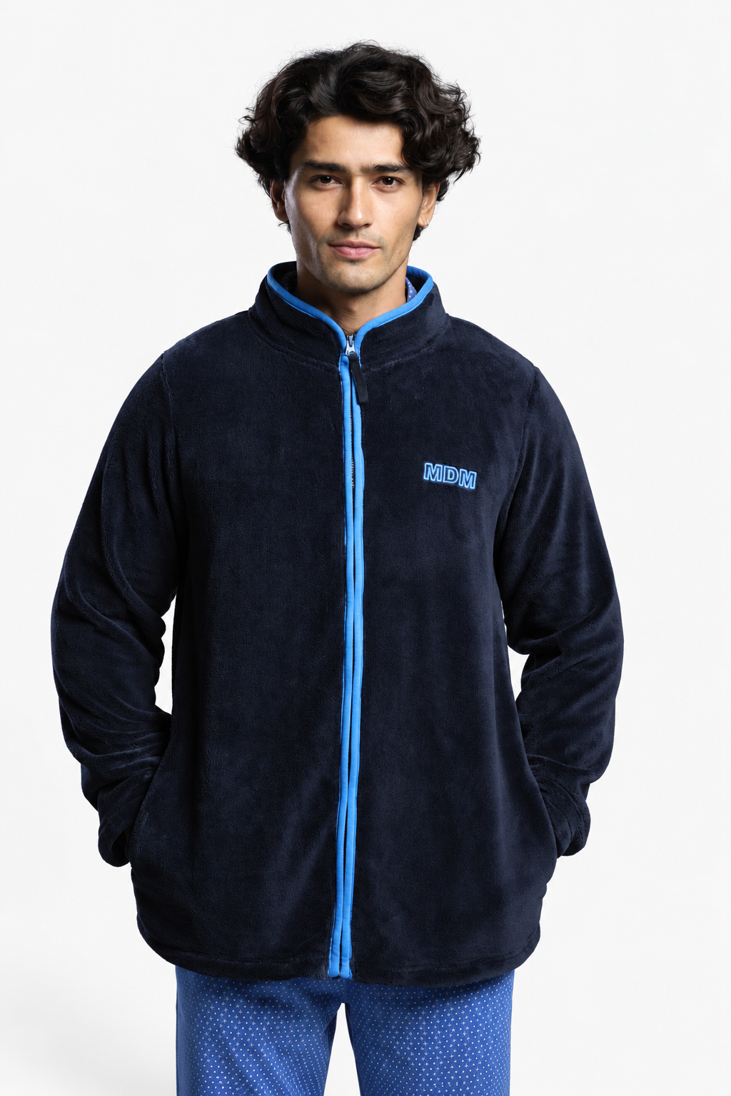 Bata corta polar coralina hombre detalle bordado azul marino