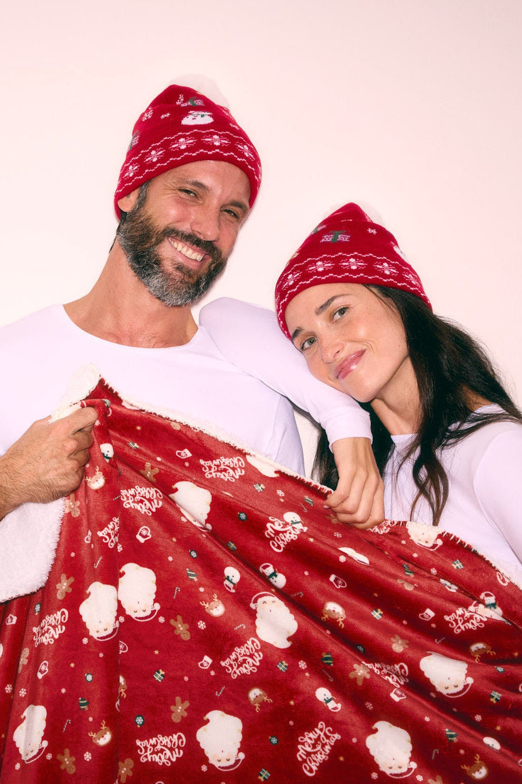 Gorro unisex detalle pompón navidad estampado galletas de jengibre y muñecos de nieve