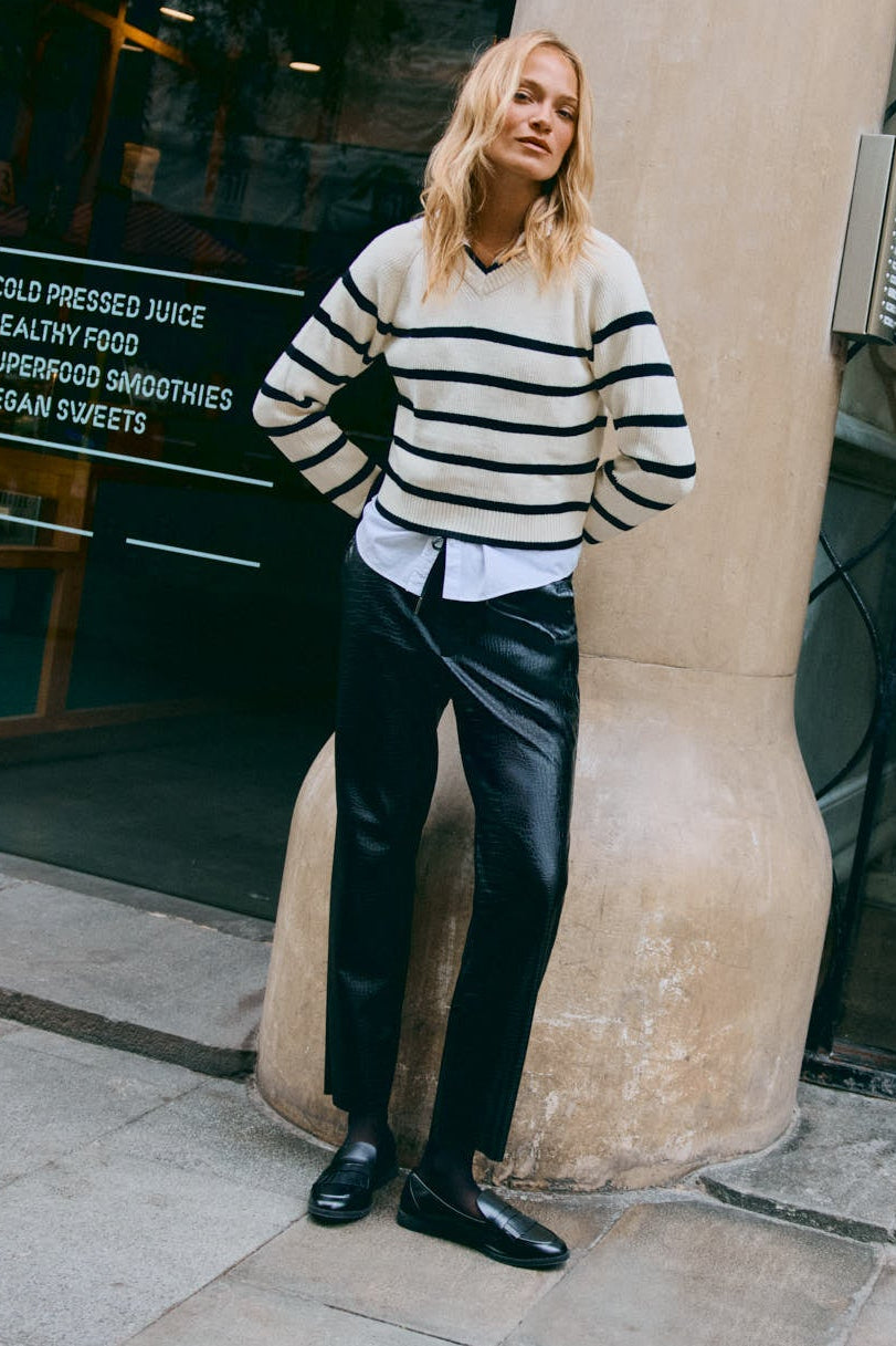 Pantalón de tiro alto efecto piel negro