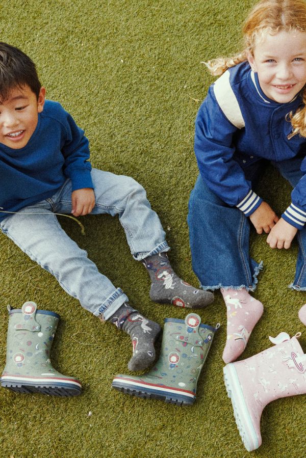 Calcetines de regalo que hacen match con el look de rainwear
