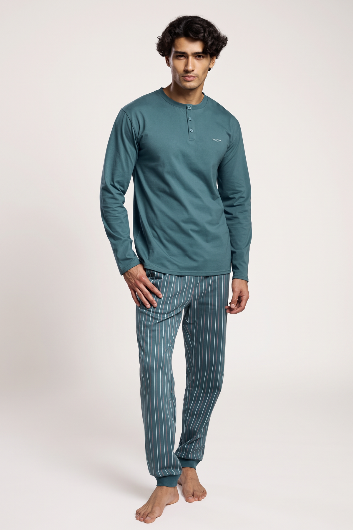 Pijama largo hombre algodón cuello panadero estampado rayas