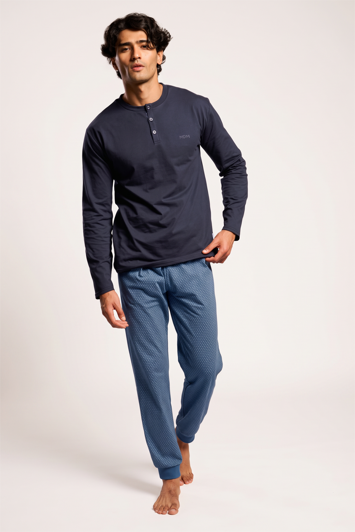 Pijama largo camisero hombre algodón cuello panadero  estampado