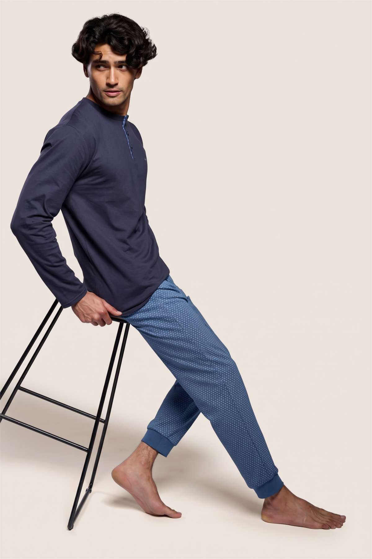 Pijama largo camisero hombre algodón cuello panadero  estampado