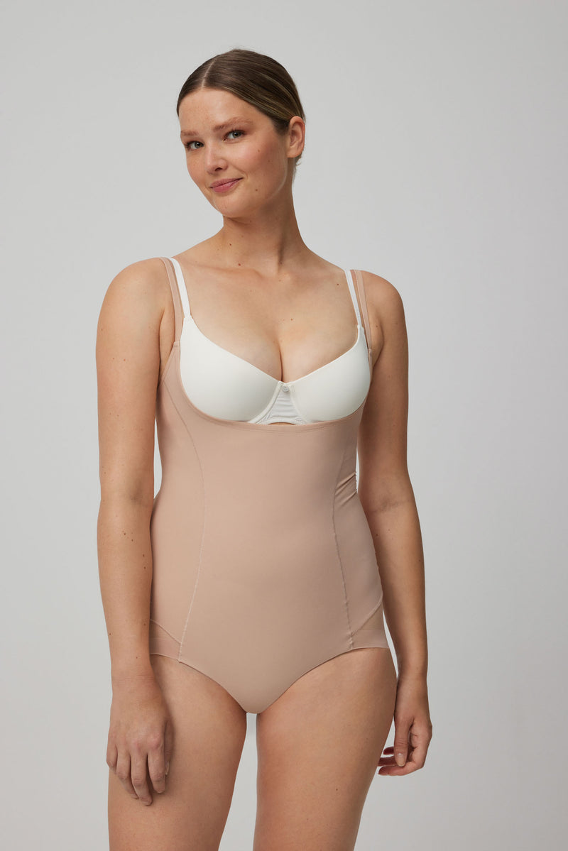 Isabel Mora - 19619 Mrs Bodysuit with Reducer Rings, Low Back Detachable  Straps, Includes Silicone Straps, Thong Effect with Lace, Colour: Cava  Size: 100 : : Everything Else