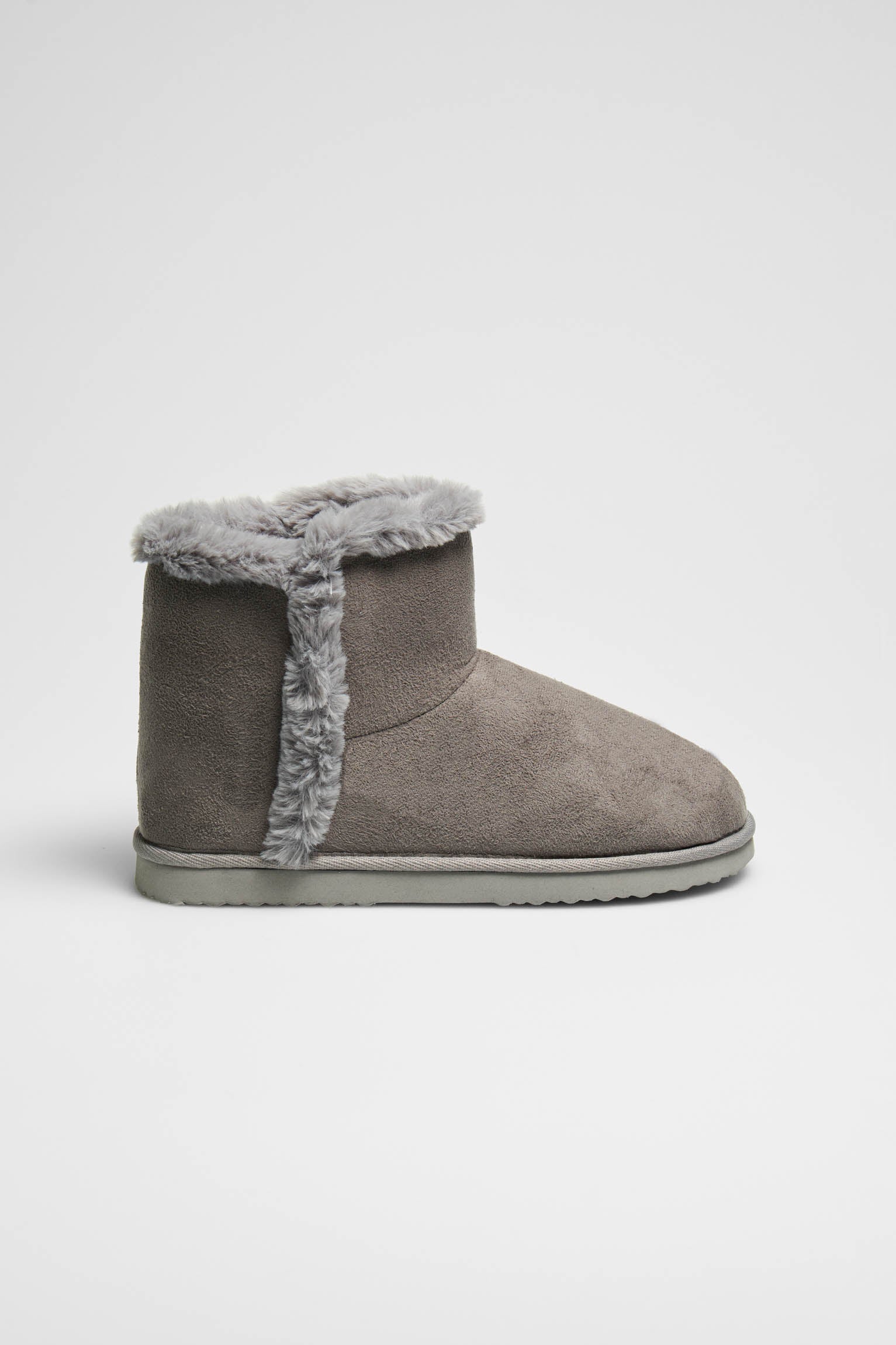 24047-botas-casa-hombre-ysabel-mora - Gris