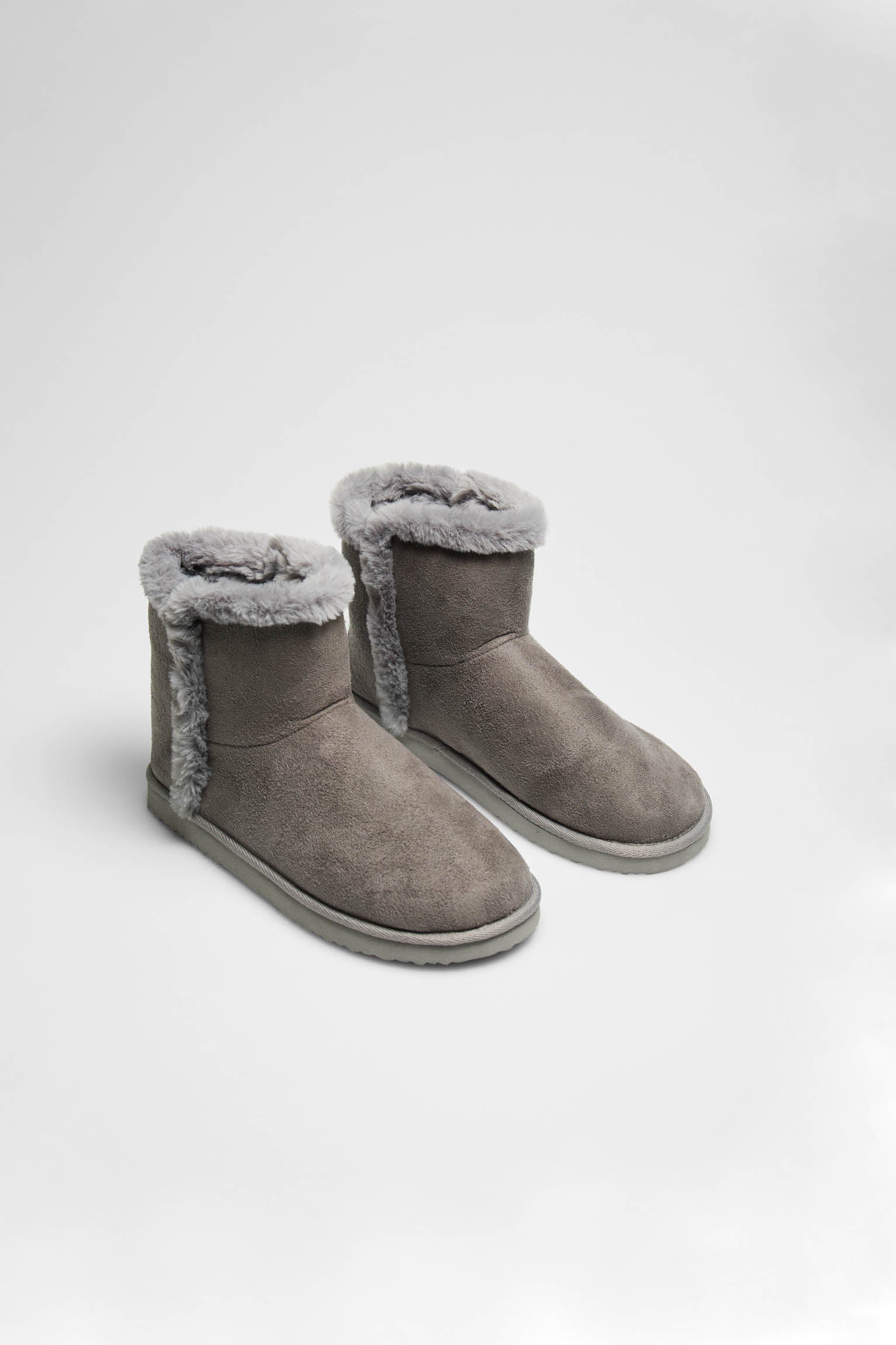 24047-botas-casa-hombre-ysabel-mora - Gris