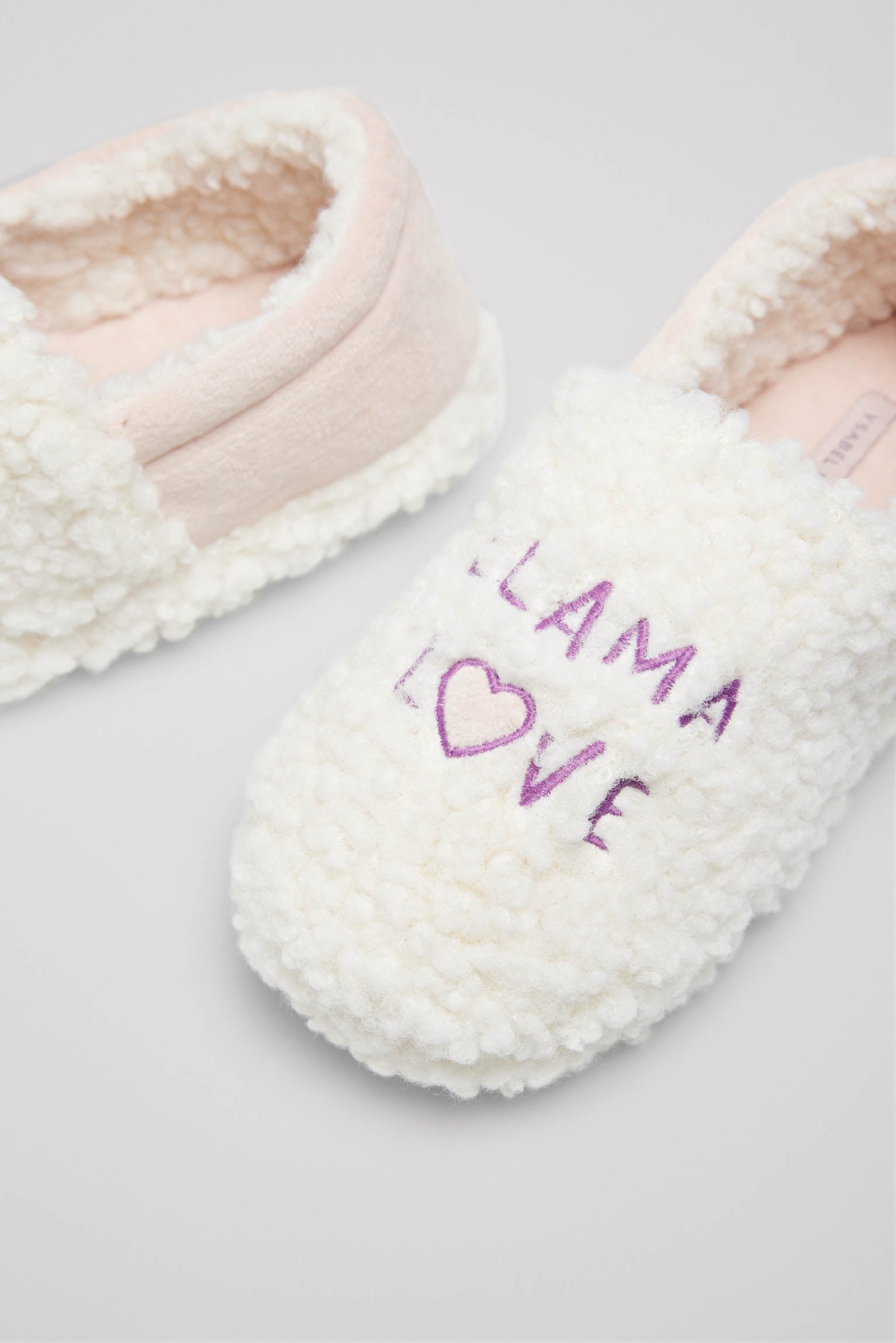 Zapatillas de casa cerradas llama love