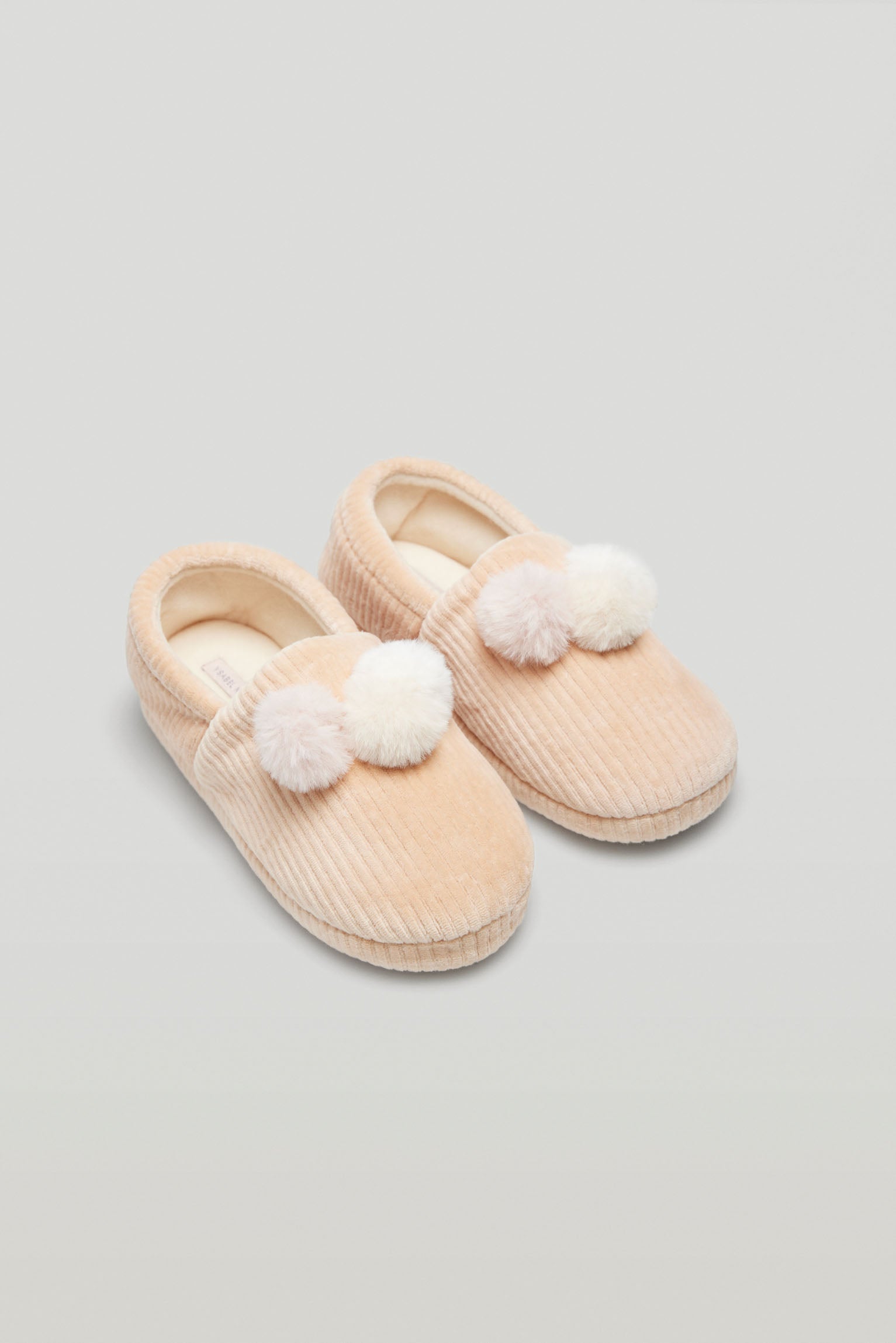 Pompom closed house slippers